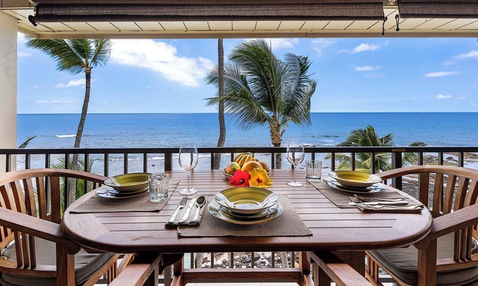 Kailua-Kona Condo | Oceanfront, Top Floor, Two-Bedroom/Updated including split system AC!
