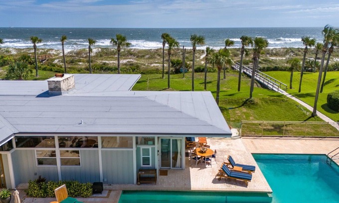 Atlantic Beach Apartment | Oceanfront unit in the mid-century modern 1.7 acre Atlantic Beach Estate