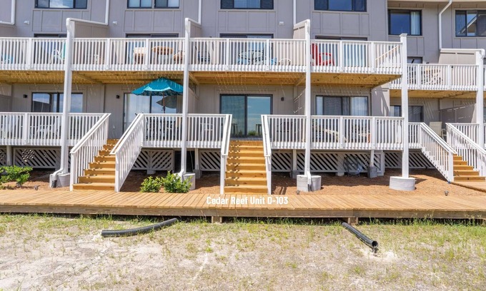 Oceanmarsh Subdivision Condo | Oceanfront 1-Bedroom Harbor Island Condo: Sunrise Views, Pool, & Beach Access!