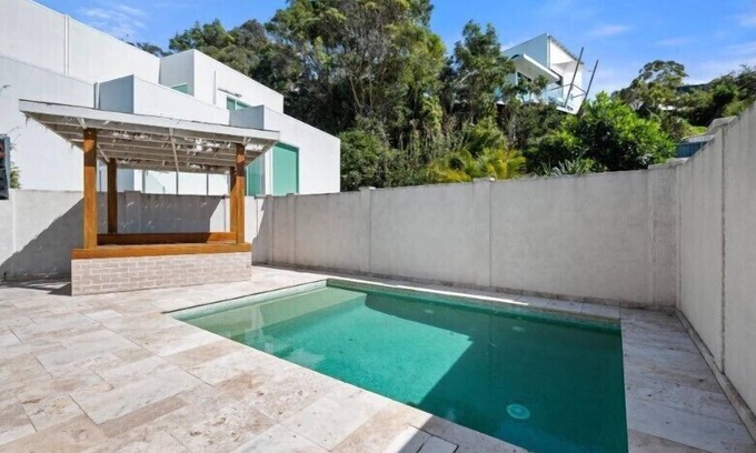 Sapphire Beach House | Oceanfront View Beachside Bliss – Ocean Views, Plunge Pool & Pet Friendly
