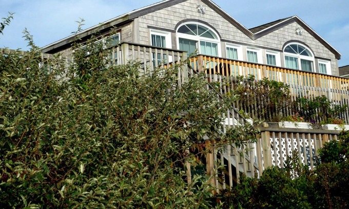 West Yarmouth Cottage | Oceanfront View of Nantucket Sound in W.Yarmouth, Cape Cod, MA with A/C & WiFi