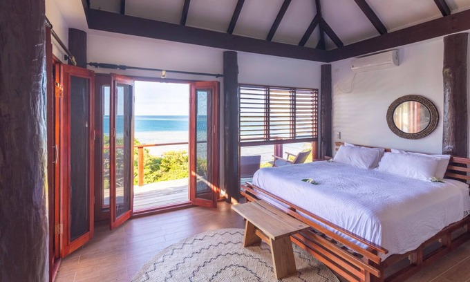 Malolo Island House | Oceanfront Villa. Exclusive Island villa overlooking Namotu and Tavarua Islands