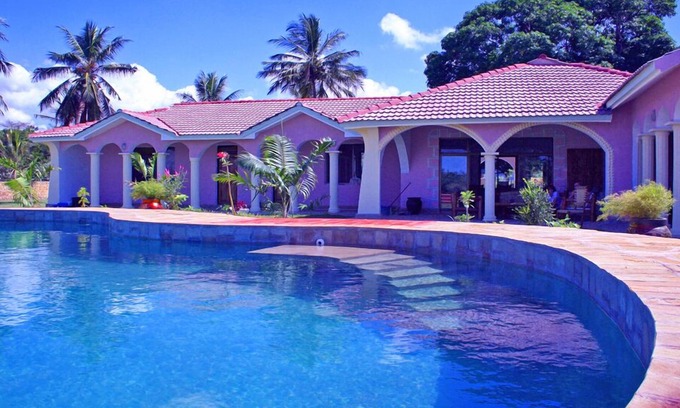 Mtwapa Villa | Oceanfront Villa In North Coast Near Mombasa | Staff, 16m Pool, 3000m² Park, A/C