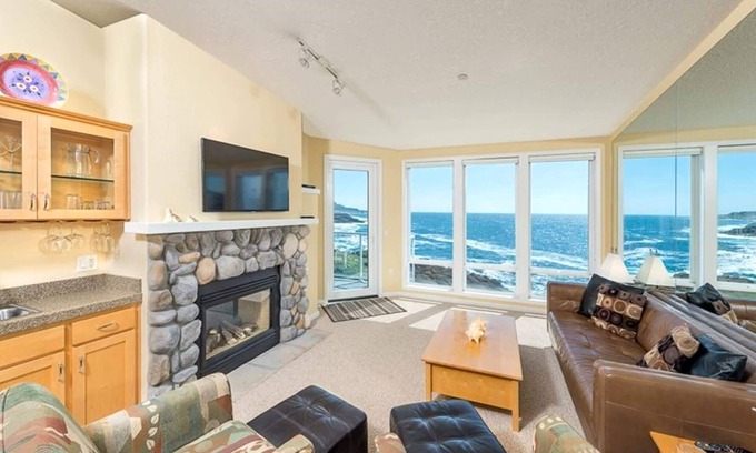 Depoe Bay Condo | Oceanfront, Whale Watching, Pool | Surf Song