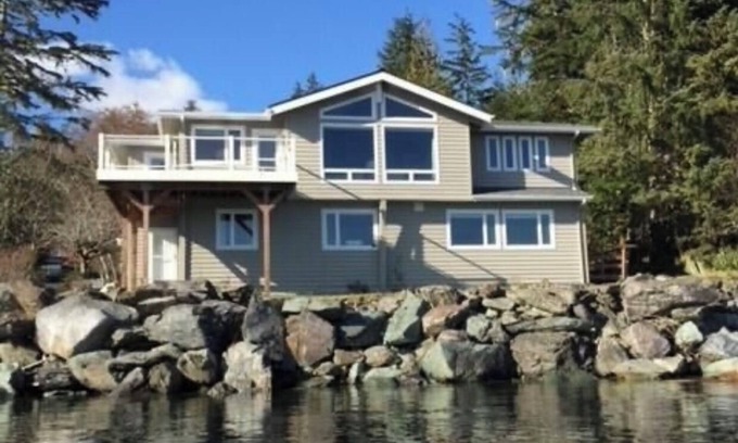 Ketchikan Apartment | Oceanfront🔹Abundant Wildlife Viewing Opportunities🔹Local Native Owners