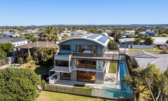 Warana House | OCEANIC HOUSE: Award-Winning Luxury Beachfront Home.