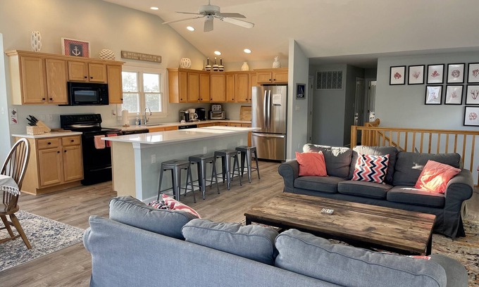 Bethany Beach House | Oceanside 2 blocks to Beach, close to downtown Bethany, sleeps 18