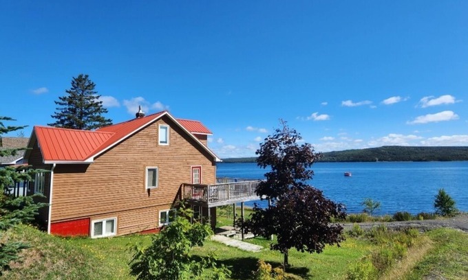 Lewisporte House | Oceanside beautiful vacation property!