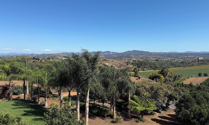 Bonsall House | Oceanside/Bonsall Treehouse Studio on Farmstay – Relaxing Getaway