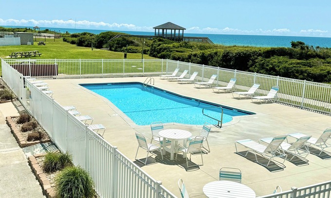 Atlantic Beach Condo | 🏖Oceanside Complex Private Beach Access Pool WiFi Kitchen