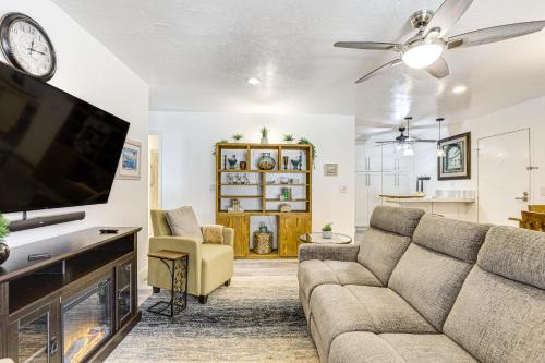 Loma Alta Apartment | Oceanside Condo with Pool and Hot Tub Access!