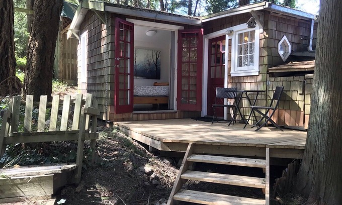 Ganges Cottage | Oceanside Cottage in the Trees - stunningly private, yet so central!