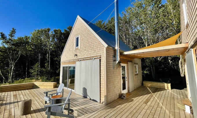 Chimney Corner Cottage | Oceanside Cottage with Stunning Views 3 min. to Beach, near Cabot Trail & Park