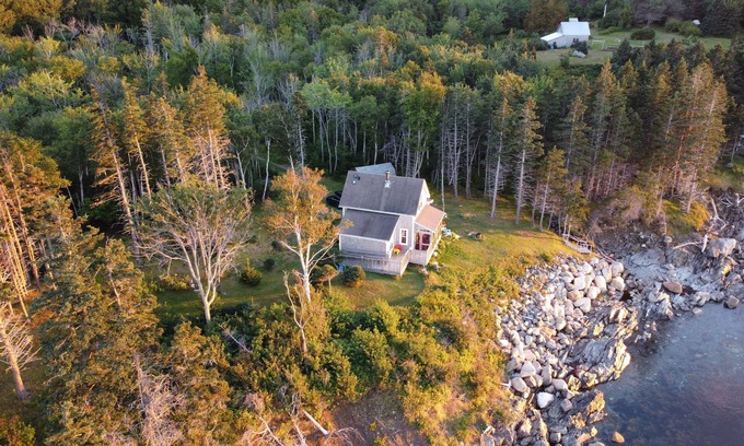 Guysborough County Cottage | Oceanside Cottage - sleep with your feet touching the ocean in your King bed
