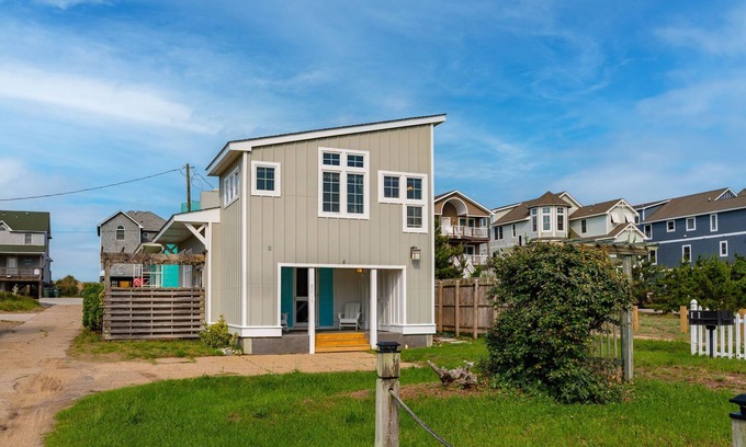 South Nags Head Cottage | Oceanside Cottage Steps from the Beach! The Gray Sandcastle!