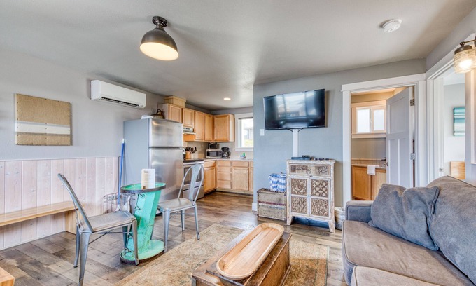 Tillamook Condo | Oceanside Inn #11 - Finley Rock