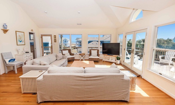 Corolla Light House | Oceanside, Private Pool, Hot Tub, Close to the Beach Access, 225, Glory Be