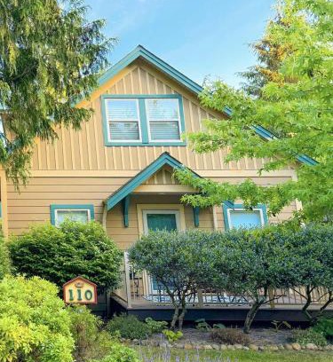 Regional District of Nanaimo House | Oceanside Resort 3 BED 2 BATH with Indoor Pool and Hot Tub
