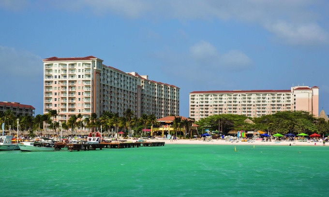 Palm Beach Resort | Oceanside - Studio - Marriott's Aruba Surf Club - Full Resort Access
