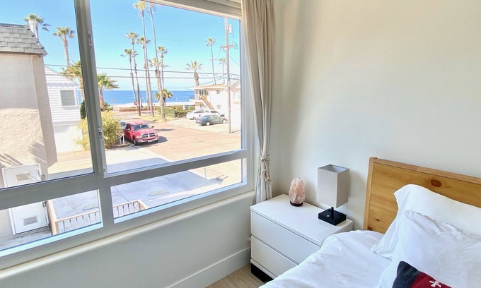 Townsite Condo | Oceanside Surfer’s Home - Ocean View 2 bedroom condo
