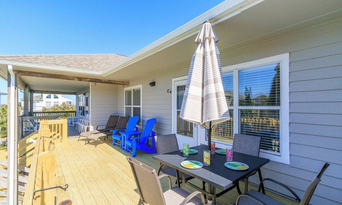 Ocean Sands Condo | Oceanside Top Level Condo w/Pool Views in Corolla
