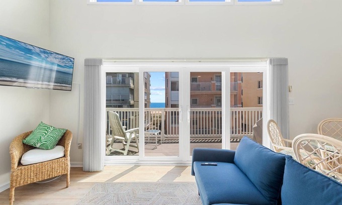 Ocean City Condo | Oceanview 1 BR Condo w/Loft in Quiet North OC - Walk to Ocean/Food/Fun