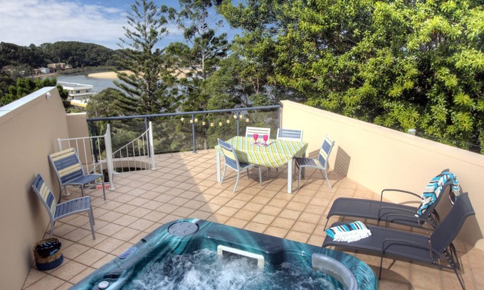 Nambucca Heads Apartment | Oceanview 6 at Nambucca with rooftop tce & spa