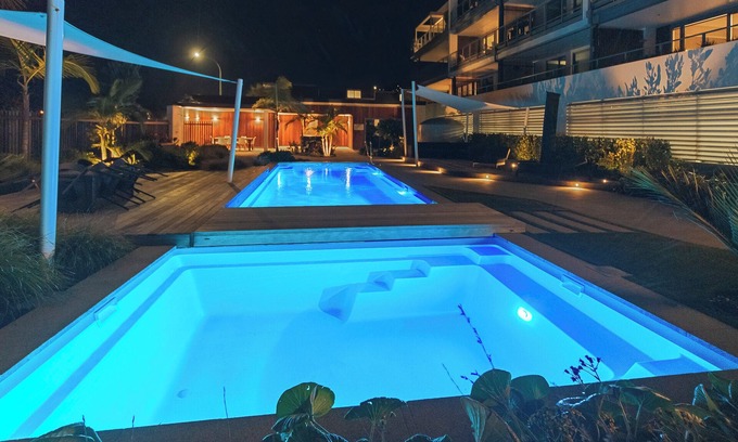 Tahunanui Apartment | Oceanview Beach Apartment with Spa Pool & Swimming Pools