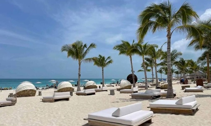 Alice Town Apartment | Oceanview Bimini Beach Bungalow