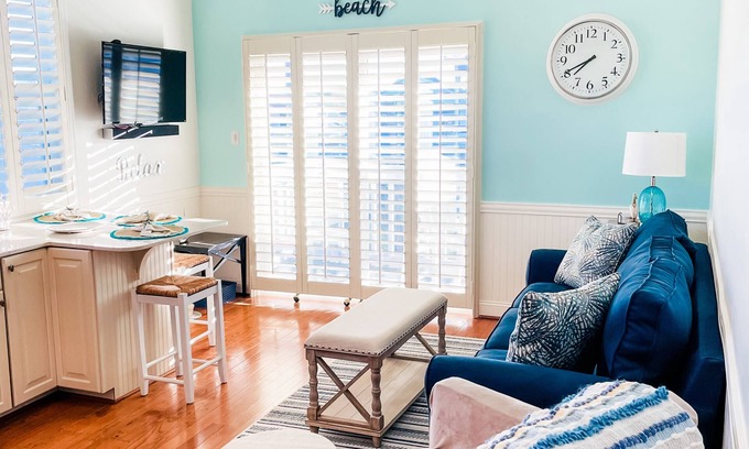 Garden City Condo | Oceanview condo. Garden City/Murrells Inlet. Fully updated. Easy Beach Access!