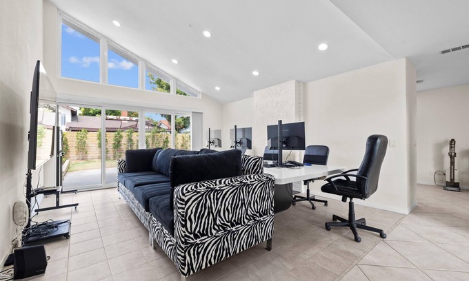 Huntington Beach House | Oceanview Corporate Stay & Wellness Base