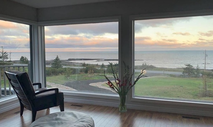 Middleton House | Oceanview Executive Retreat & Family Oasis