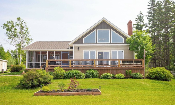 Canoe Cove House | Oceanview Retreat - Canoe Cove
