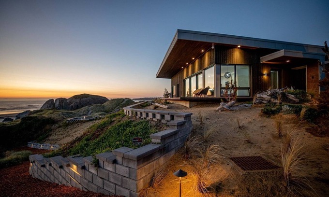 Bandon House | Oceanview Serenity/Sauna Hot Tub Fast Wi-Fi