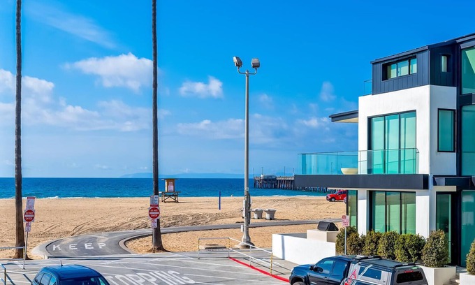 West Newport Condo | Oceanview, Steps to Beach, AC + Parking!