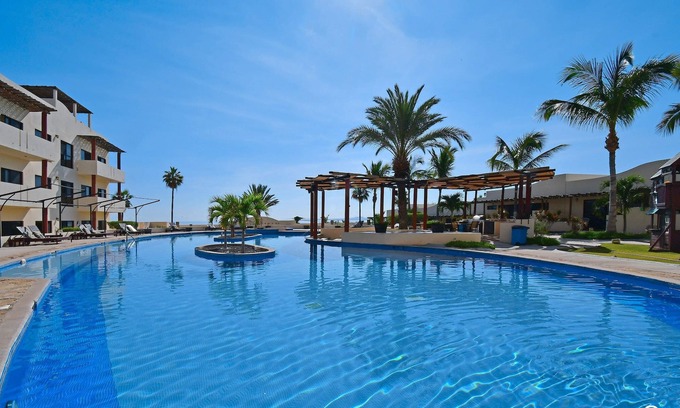 La Ventana Apartment | Oceanview Studio, Resort-style Stay - Pool/BBQ/Gym