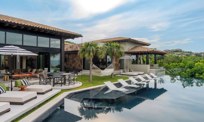 Punta Negra House | Oceanview Villa | 25 Guests | Gym & Jacuzzi | Expansive Pool w/Bar | Gourmet Cuisine