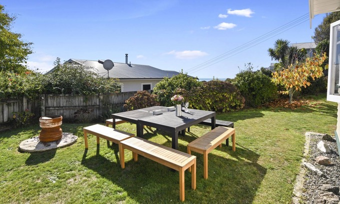 Nelson House | OCEANVIEW VILLA - NELSON HOLIDAY HOME, family friendly in Nelson