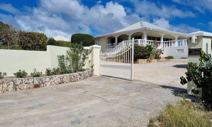 East End Village Villa | Oceanview villa with private pool, 5 mins to beach