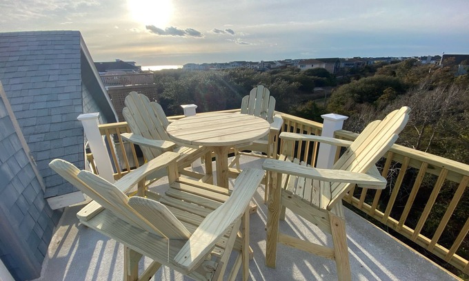 Corolla Cottage | OceanViews, 7 Bedroom ~ HotTub, Oceanside quiet neighborhood with community pool