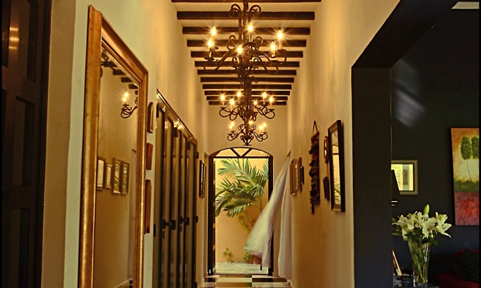 Centro Bed & Breakfast | Ochenta Y Dos an urban bed & breakfast