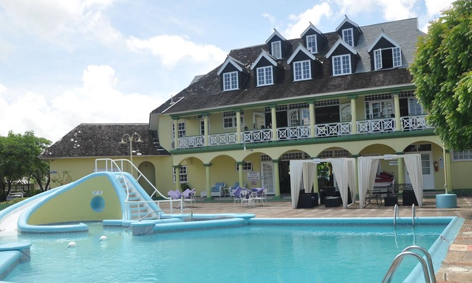 Ocho Rios Resort | Ocho Rios beach front @ Sandcastles Resort