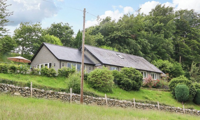 Llanrwst Cottage | OCHR Y GARTH, family friendly, luxury holiday cottage in Maenan