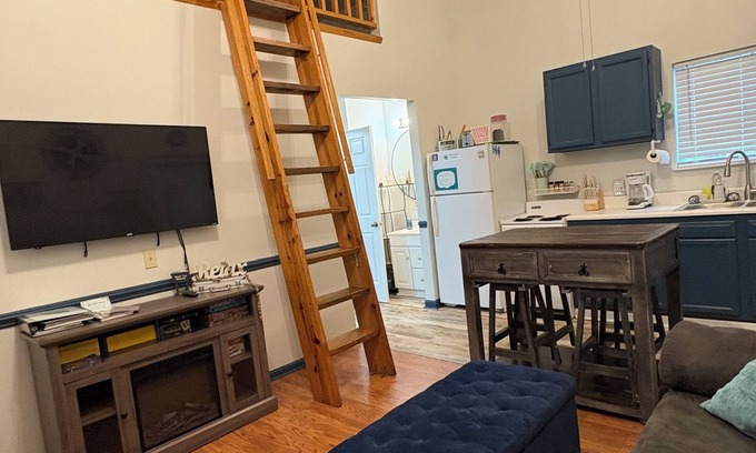 Benton Cabin | Ocoee Campin' - Cabins & Tent Camping near the Ocoee River/Mountain Foothills