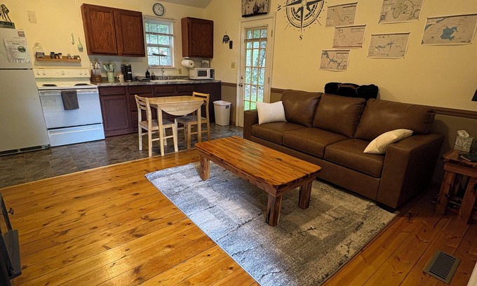 Benton Cabin | Ocoee Campin' - Cozy Cabin- Sleeps 4