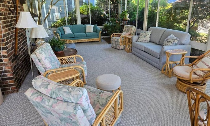 Country Club Estates House | Oct/Nov Sale! Stay with us for the Holidays! Sleeps 10. Near Beach!