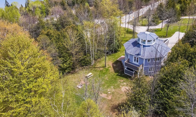 Georgian Bluffs House | Octagon Tower - Stargaze Big Bay from Above