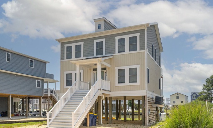 Captain's Cove House | Octopus's Garden - Gorgeous Waterfront in Captain's Cove!