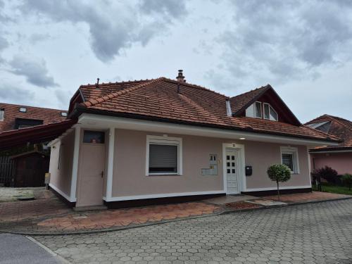 Skofljica Apartment | Oddih v mirnem in zelenem okolju