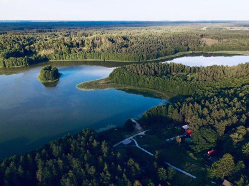 Woryty Ski Chalet | Oddychaj Warmią, domek letniskowy nad jeziorem z ogrodem, przy lesie
